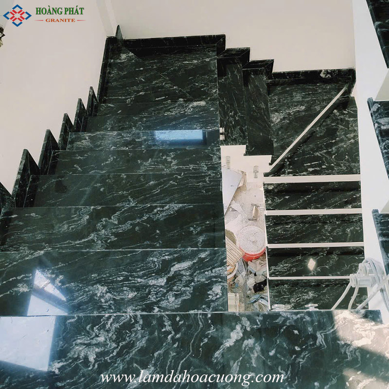 Mẫu đá hoa cương cầu thang màu đen cao cấp