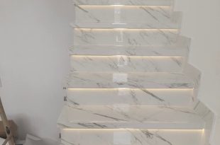 Mẫu đá cầu thang hoa cương màu trắng vân mây