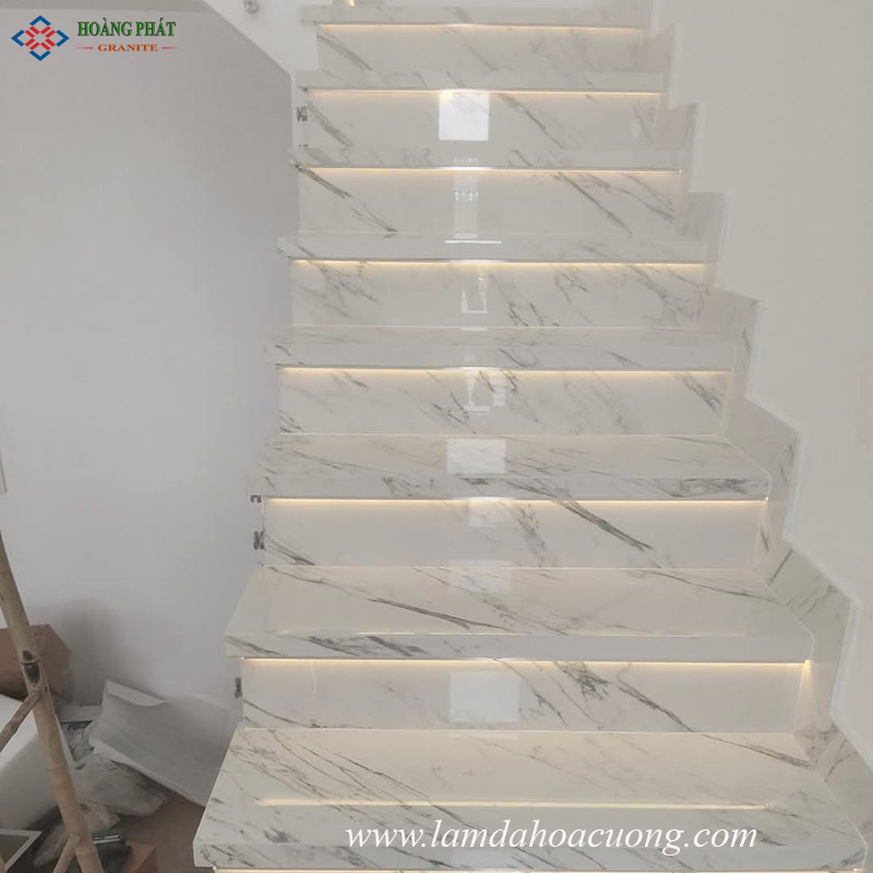 Mẫu đá cầu thang hoa cương màu trắng vân mây