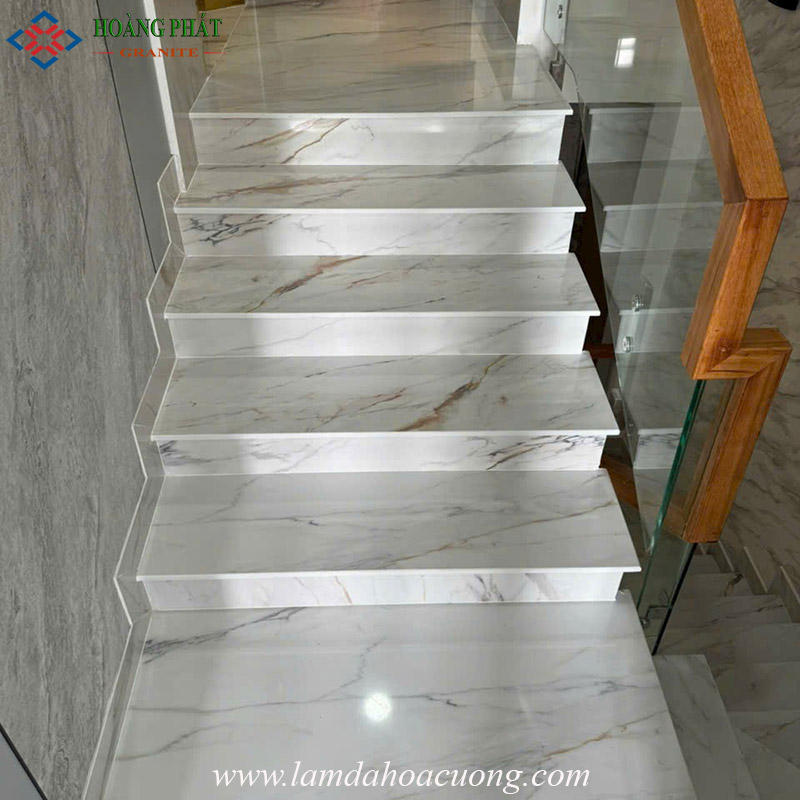 Mẫu đá hoa cương cầu thang đẹp sang trọng