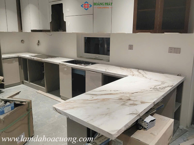 Mẫu đá hoa cương mặt bàn bếp màu trắng cao cấp