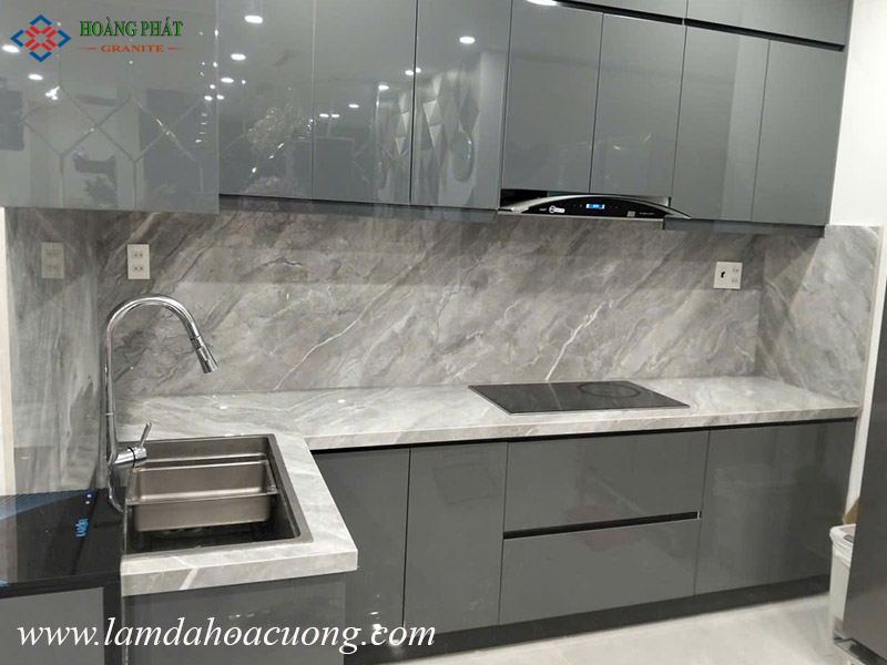 Mẫu đá ốp bếp màu vân mây cao cấp
