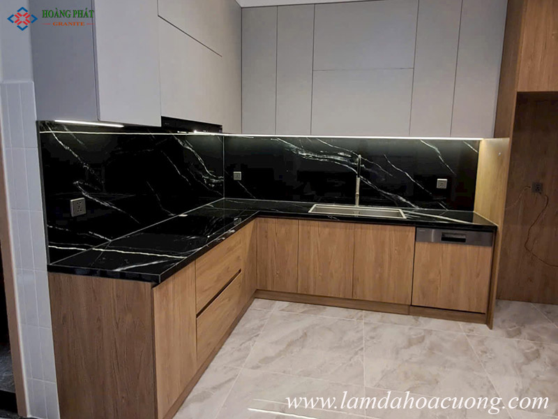 Mẫu đá hoa cương mặt bếp màu đen chất lượng cao
