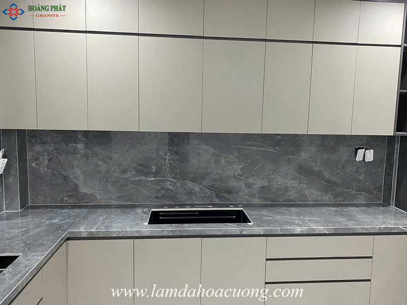 Mẫu đá hoa cương ốp mặt bếp màu vân mây
