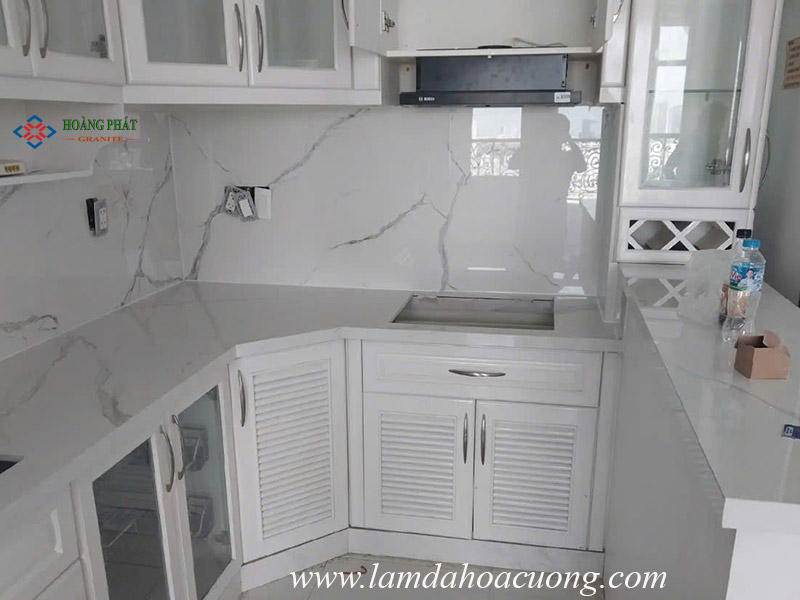 Mẫu đá hoa cương mặt bếp màu trắng cao cấp