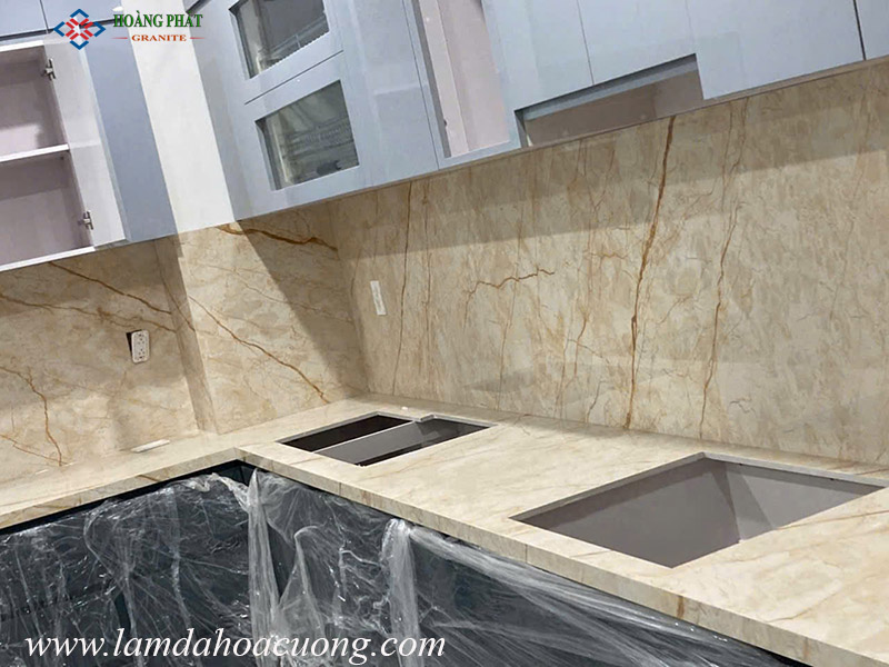 Mẫu đá hoa cương ốp bàn bếp màu vàng đất