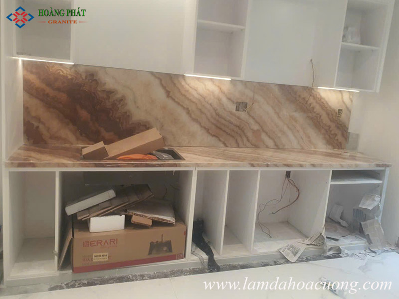 Mẫu đá granite ốp mặt bếp sang trọng