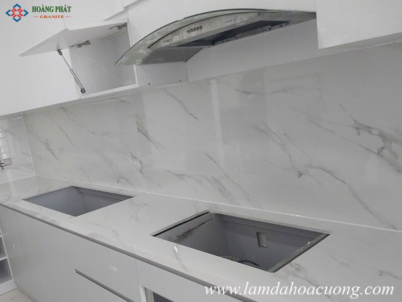 Mẫu đá hoa cương ốp bếp màu trắng xám