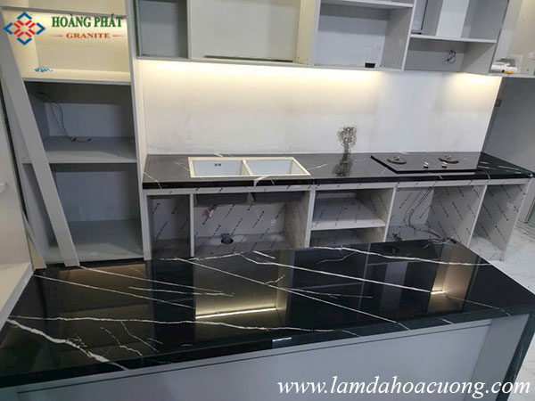 Mẫu đá hoa cương bếp đẹp tự nhiên 