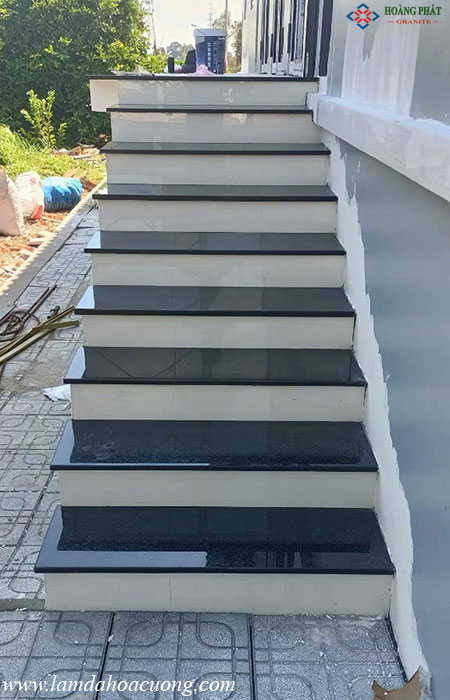 Mẫu đá hoa cương ốp cầu thang đẹp nhất