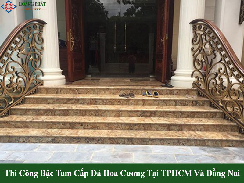 Mẫu bậc tam cấp đá hoa cương đẹp cho mặt tiền nhà phố