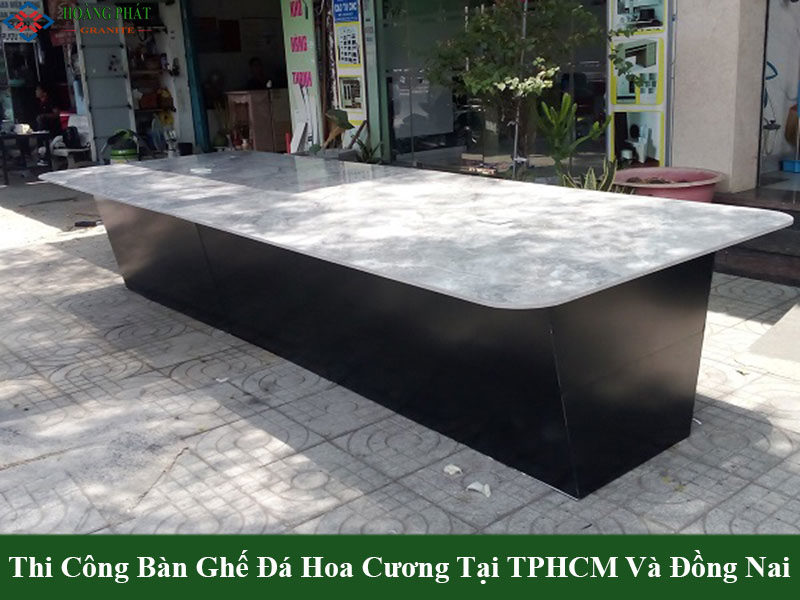 Mẫu mặt bàn phòng họp đá granite màu trắng hiện đại 