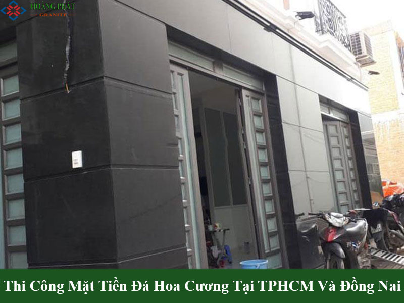 Mẫu mặt tiền nhà ốp đá granite sang trọng màu đen đẹp