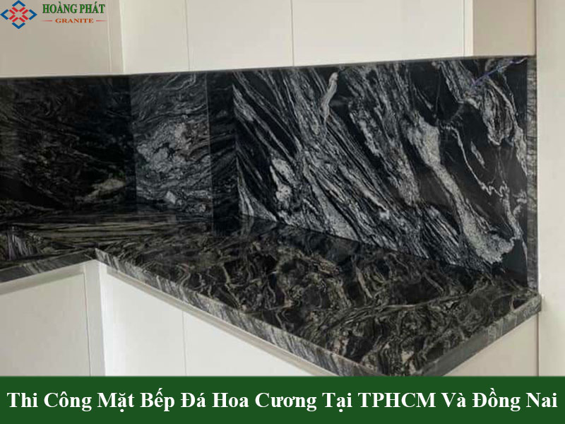Mẫu mặt bếp đá hoa cương đẹp màu đen sang trọng